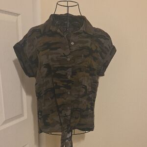 Sanctuary Camouflage Short Sleeve Blouse